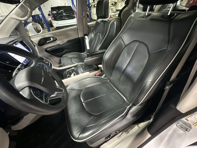 Certified Used 2022 Bright White Clearcoat Chrysler Limited image 17