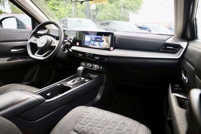 Used 2025 Gray Nissan SV image 35
