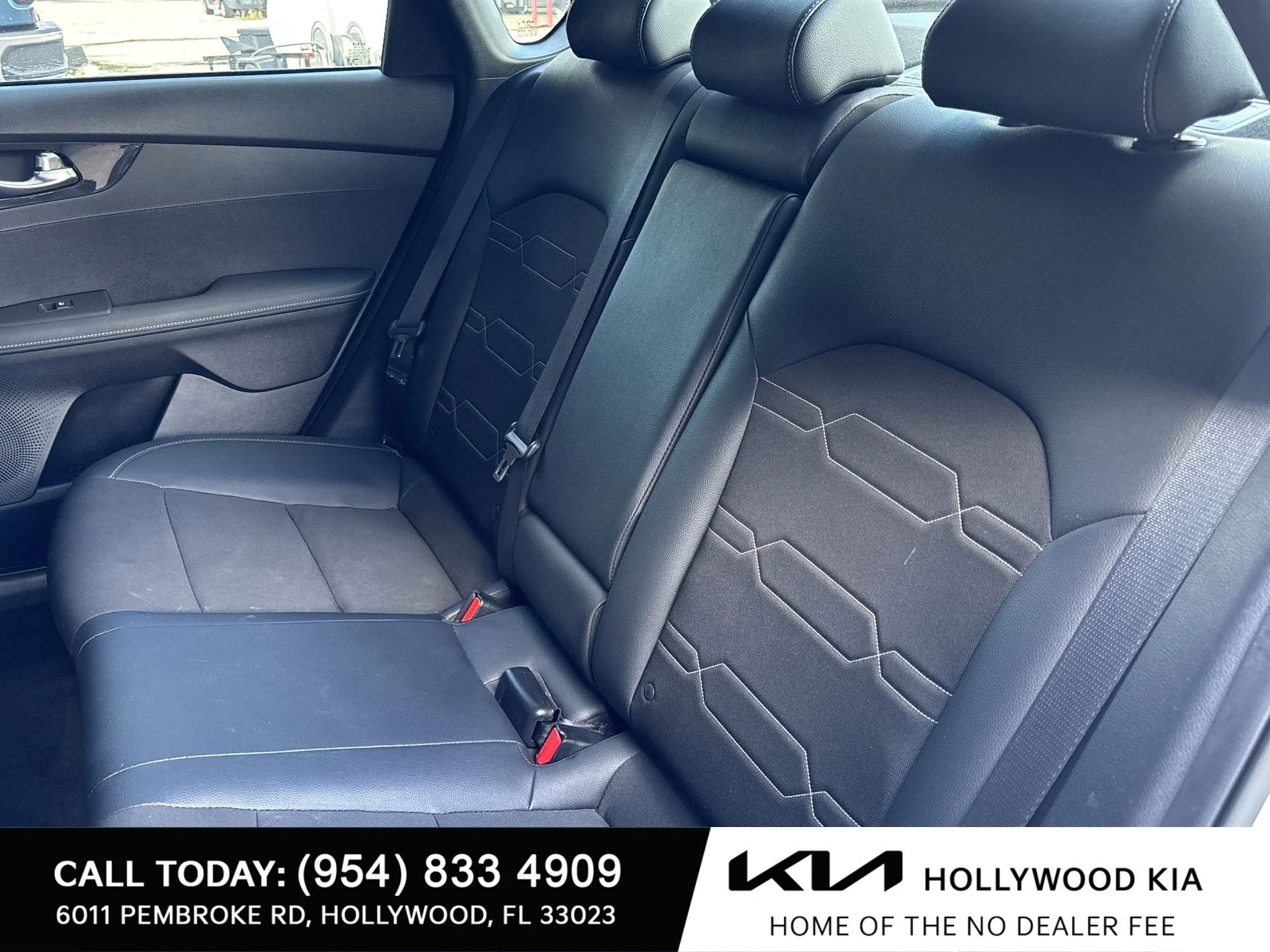 Used 2024 Snow White Pearl Kia GT-Line image 25