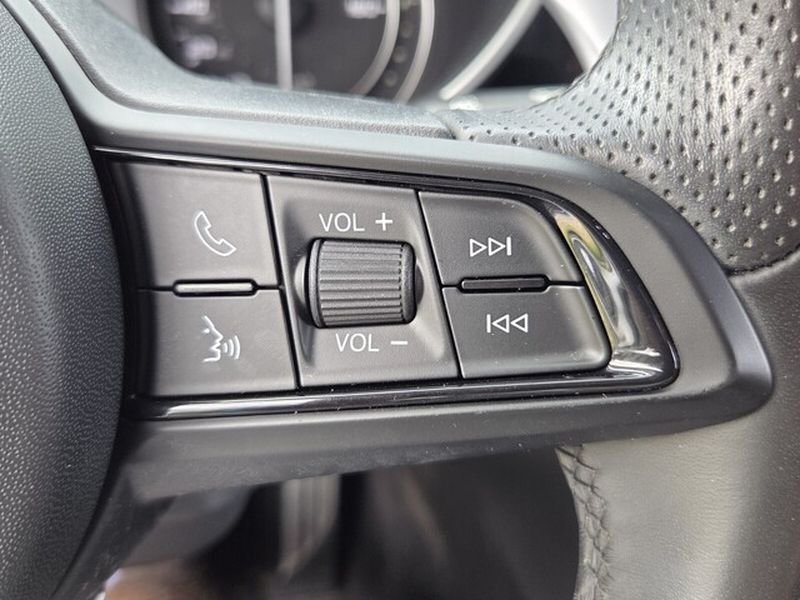 Used 2023 Alfa White Alfa Romeo Sprint image 25