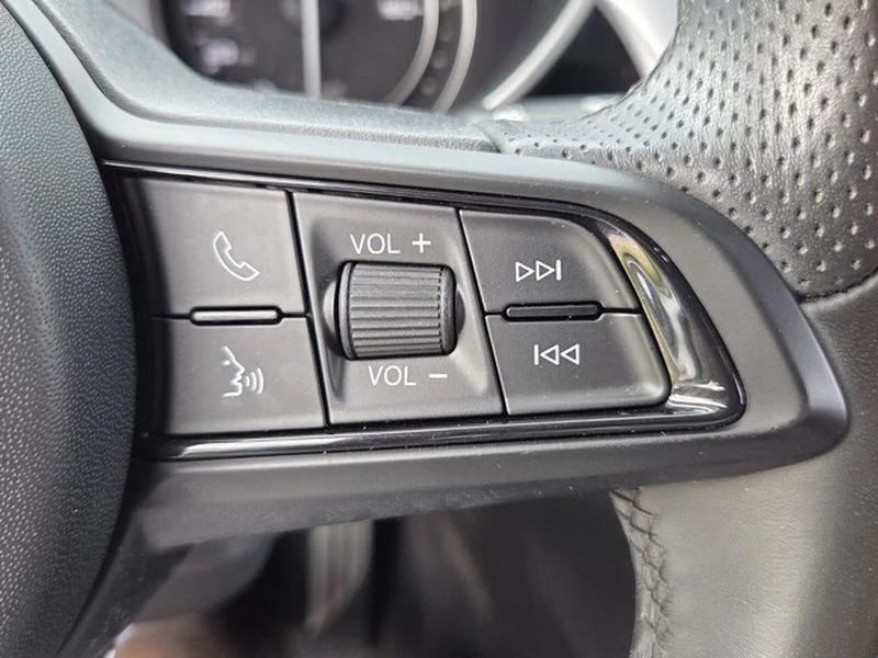 Used 2023 Alfa White Alfa Romeo Sprint image 25