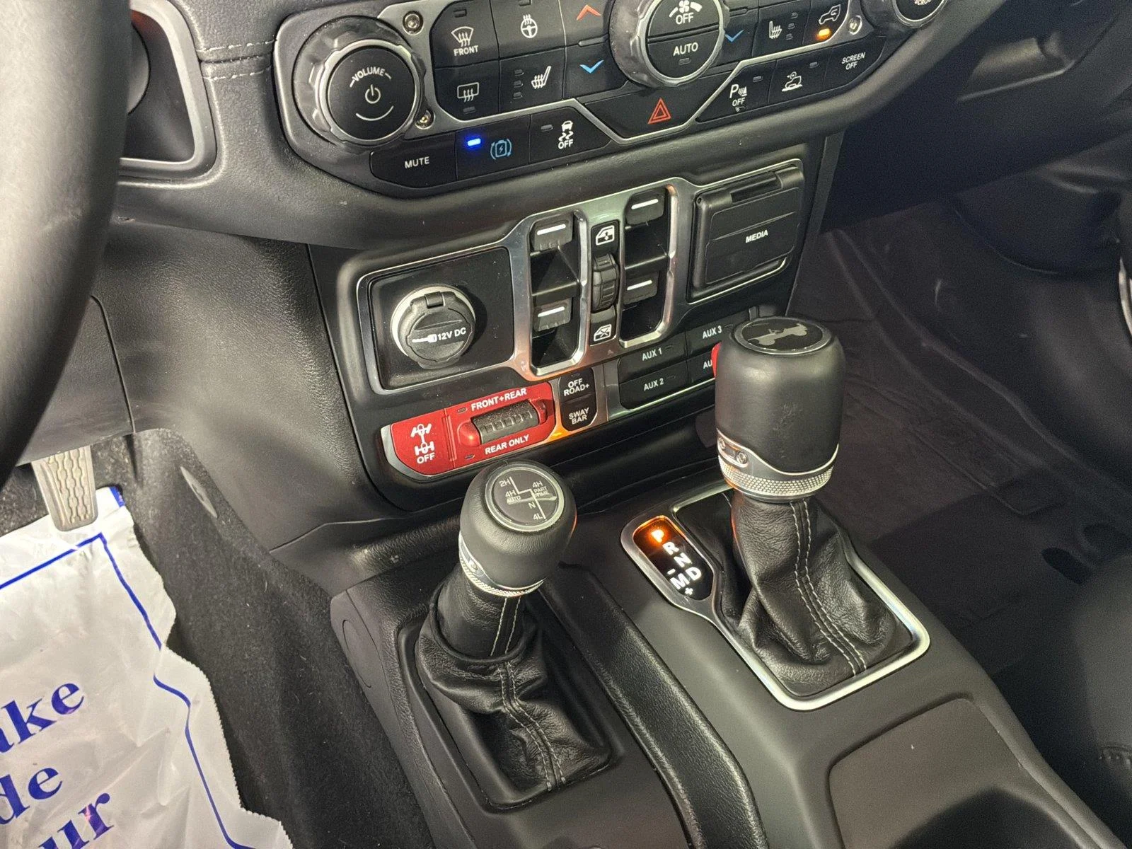 Used 2025 Bright White Clearcoat Jeep Rubicon image 36
