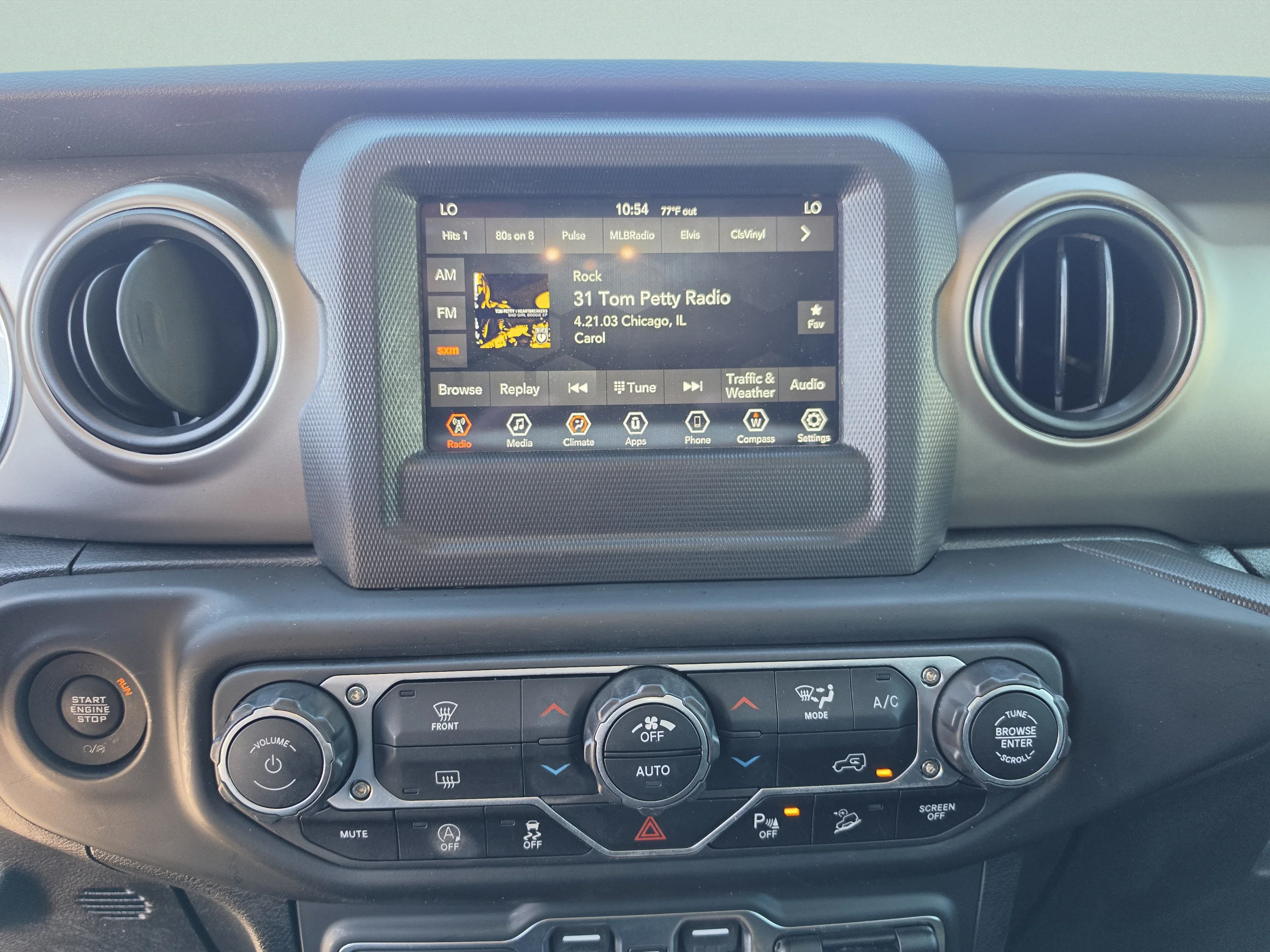 Used 2020 Sting-Gray Clearcoat Jeep Sport S image 28