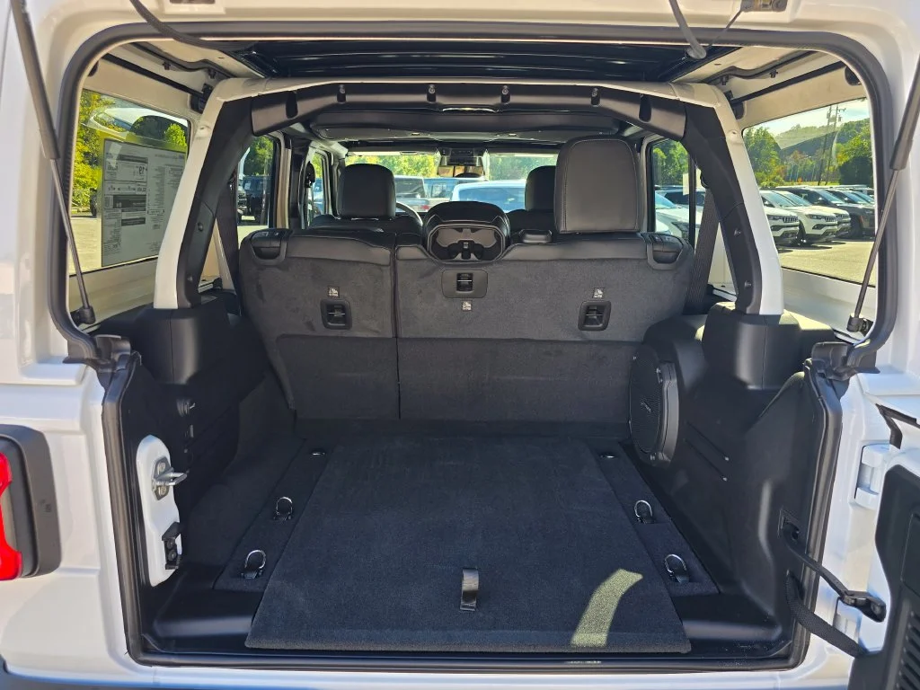 New 2027 White Jeep Rubicon X image 14