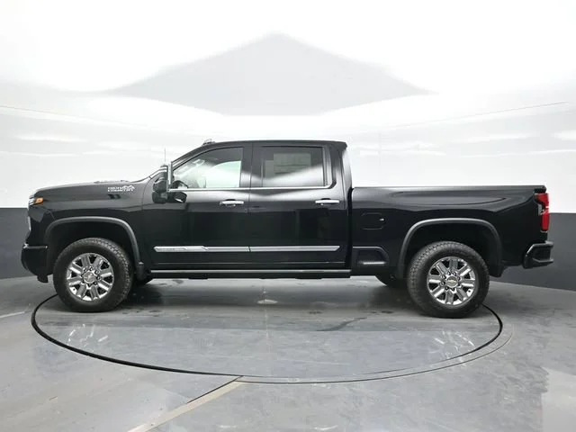 New 2026 Black Chevrolet High Country image 4