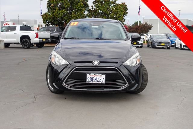 Certified Used 2017  Toyota Base image 3