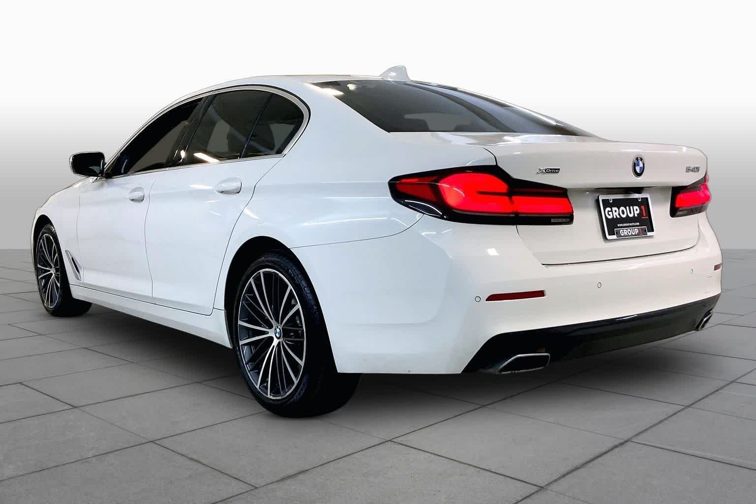 Used 2022 Alpine White BMW 540i xDrive image 11