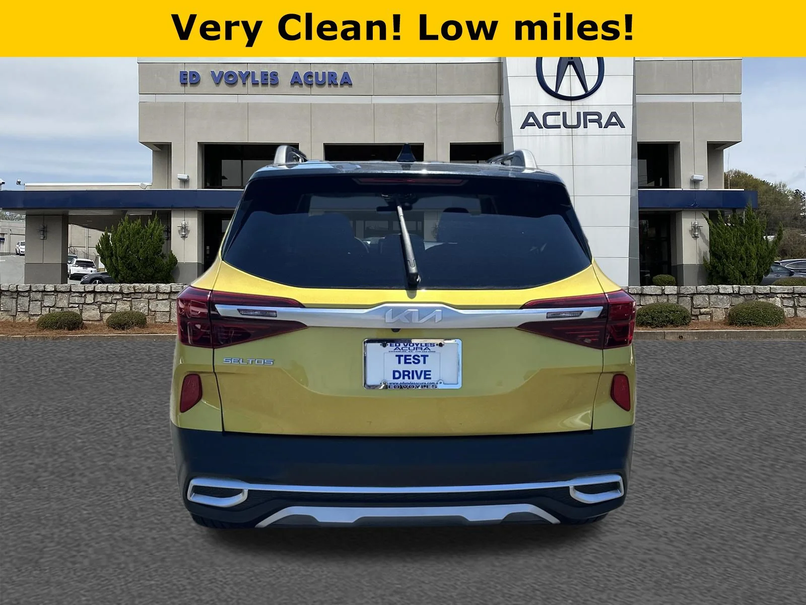 Used 2023 Starbright Yellow/Black Roof Kia Nightfall image 6