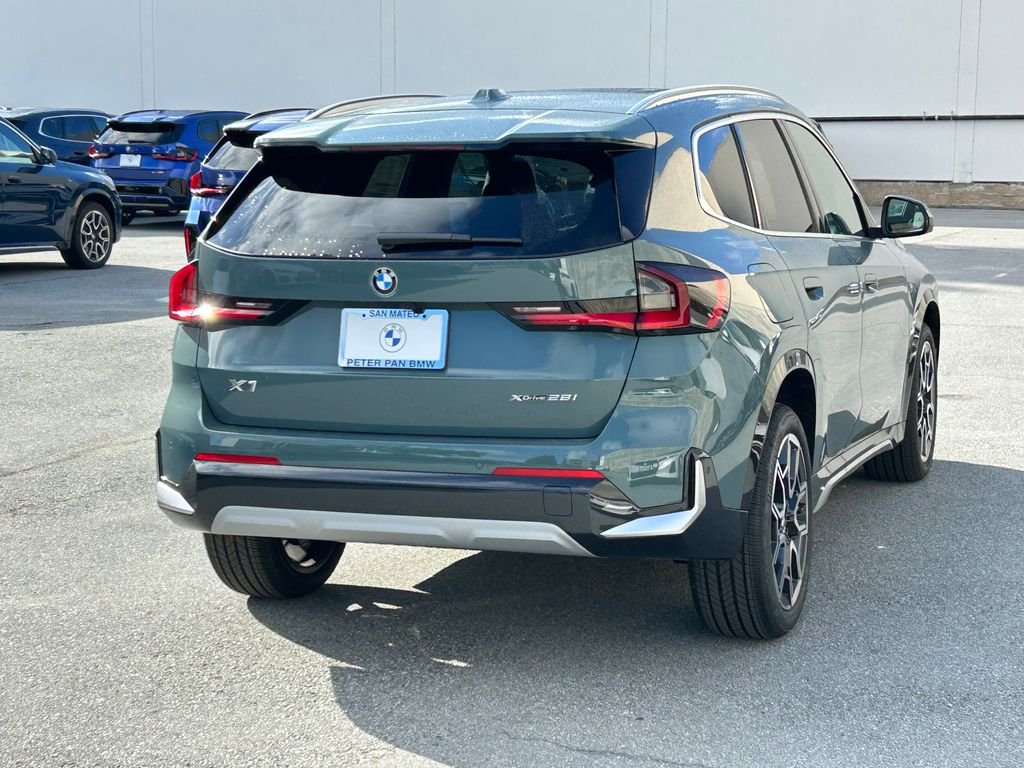 New 2026 Cape York Green Metallic BMW xDrive28i image 5