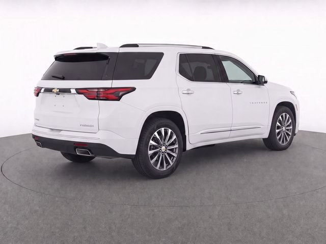 Used 2022 IRIDESCENT PEARL TRICOAT Chevrolet Premier image 3