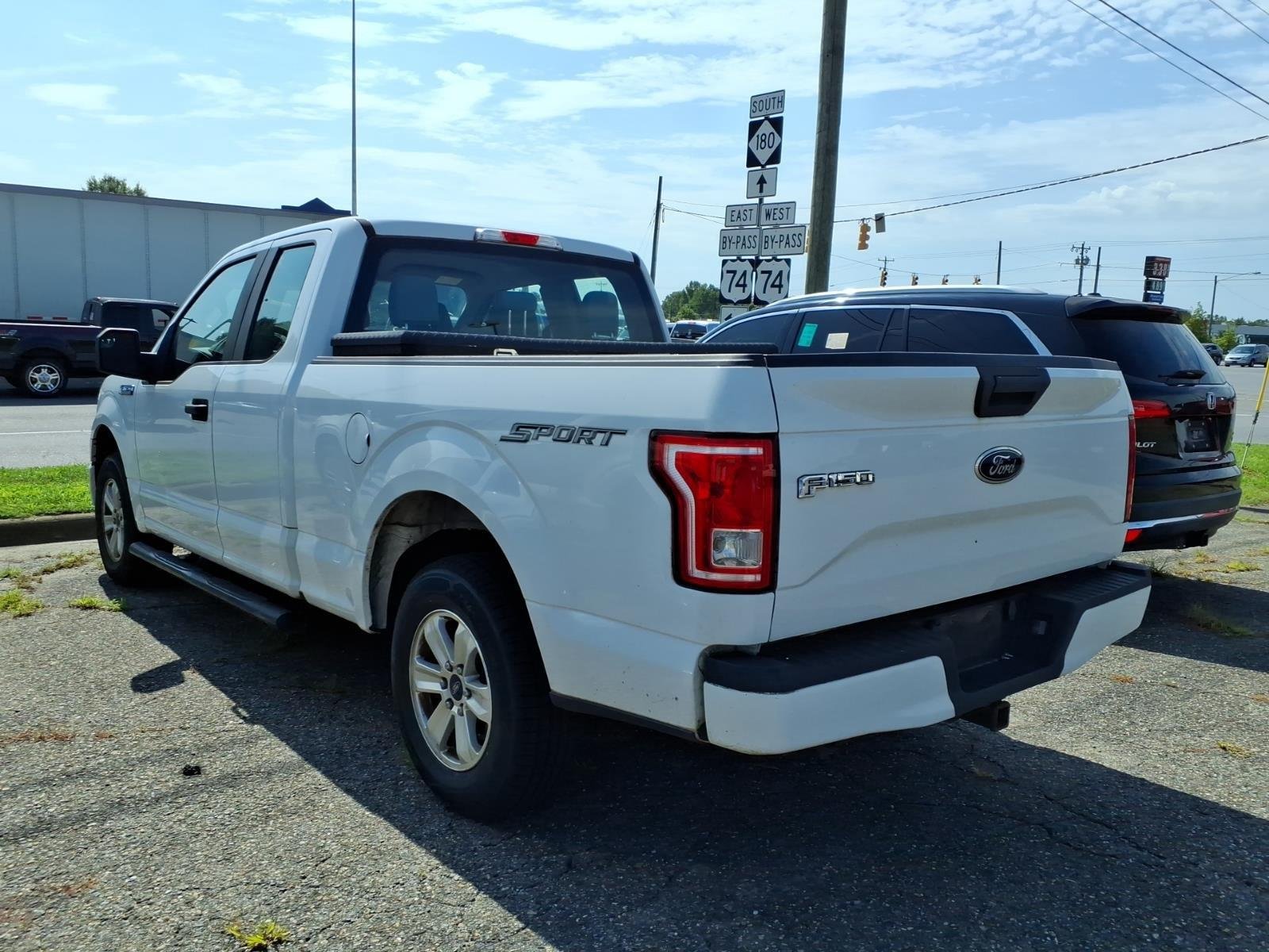 Used 2017 Oxford White Ford XL image 4
