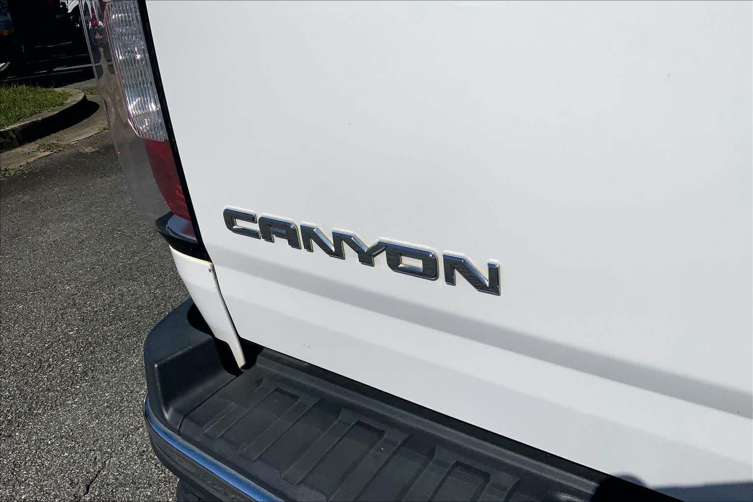 Used 2016 Summit White GMC 2WD image 10
