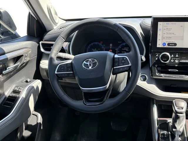 2024 Toyota Highlander Limited - Photo 15