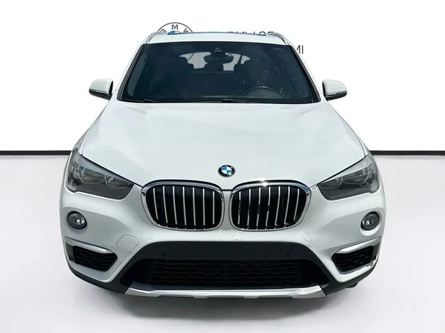 Used 2019 White BMW sDrive28i image 2