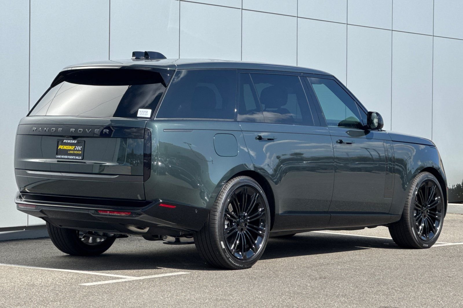 New 2026 Belgravia Green Land Rover SE image 5