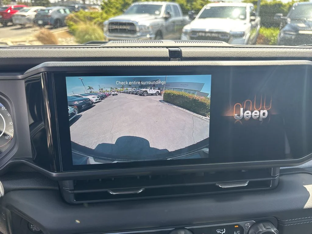 2025 Jeep Wrangler 4-Door Sahara - Photo 25