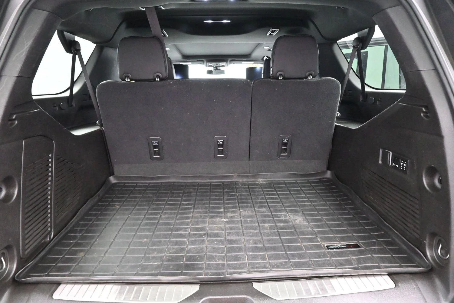 Used 2021 Dark Sky Metallic GMC AT4 image 10