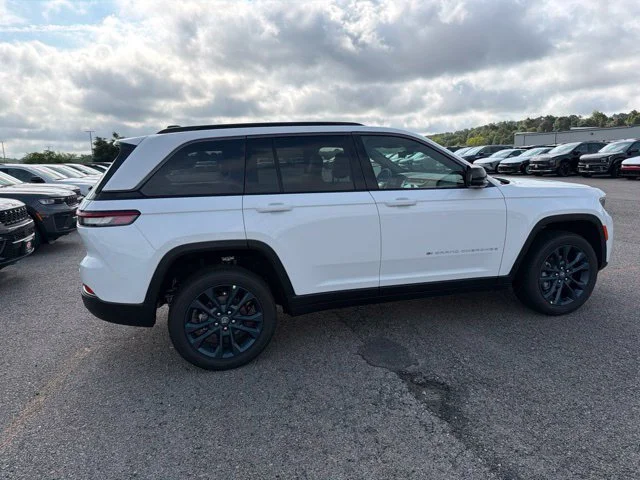 New 2026 White Jeep  image 2
