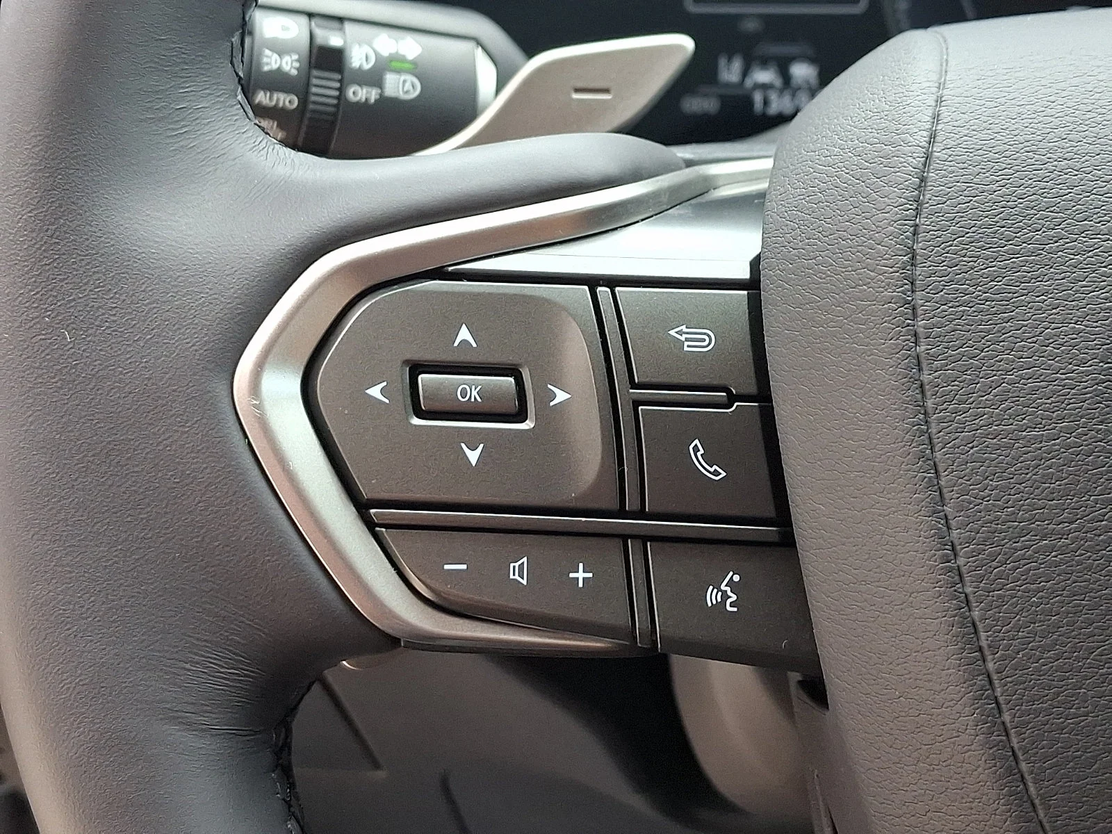2025 Lexus NX 250 - Photo 19