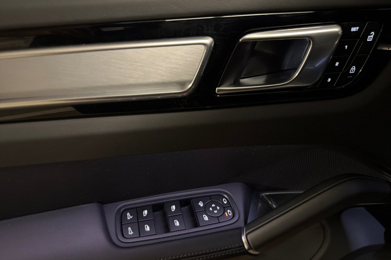Used 2023 GRAY Porsche Turbo image 10