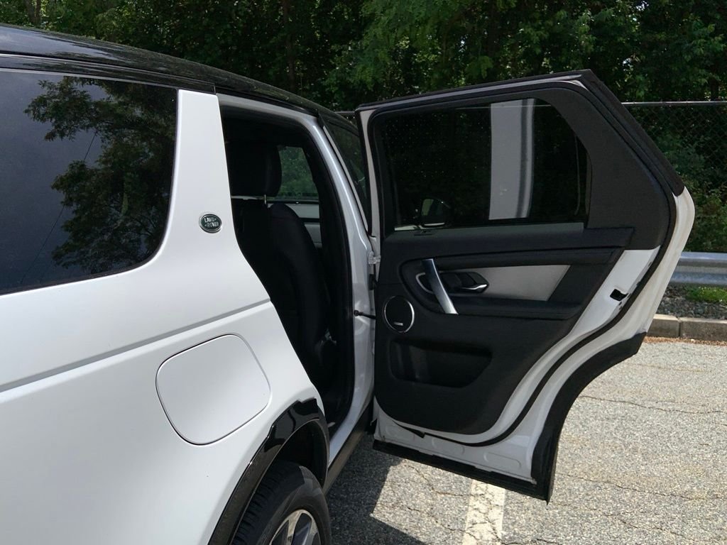 Used 2024 White Land Rover SE image 19