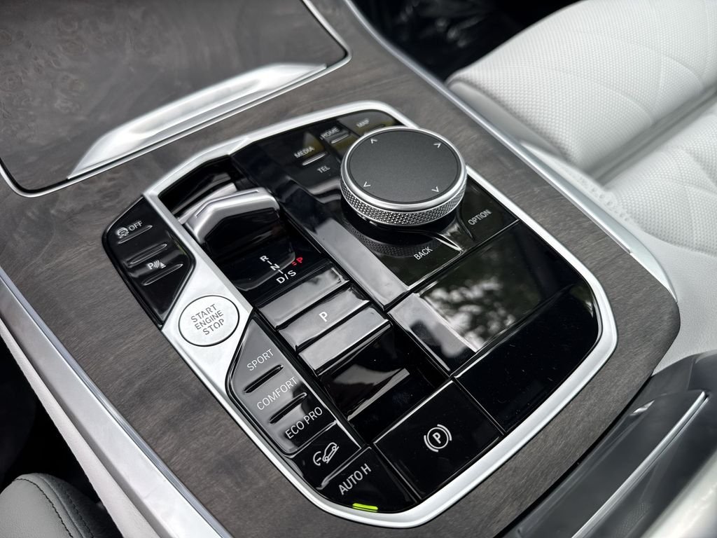 New 2026 White BMW xDrive40i image 20