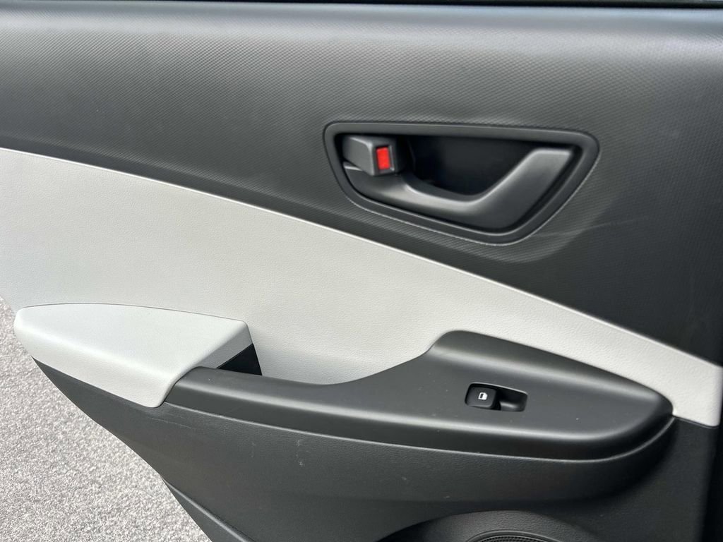 Used 2022 Ultra Black Hyundai SEL image 17