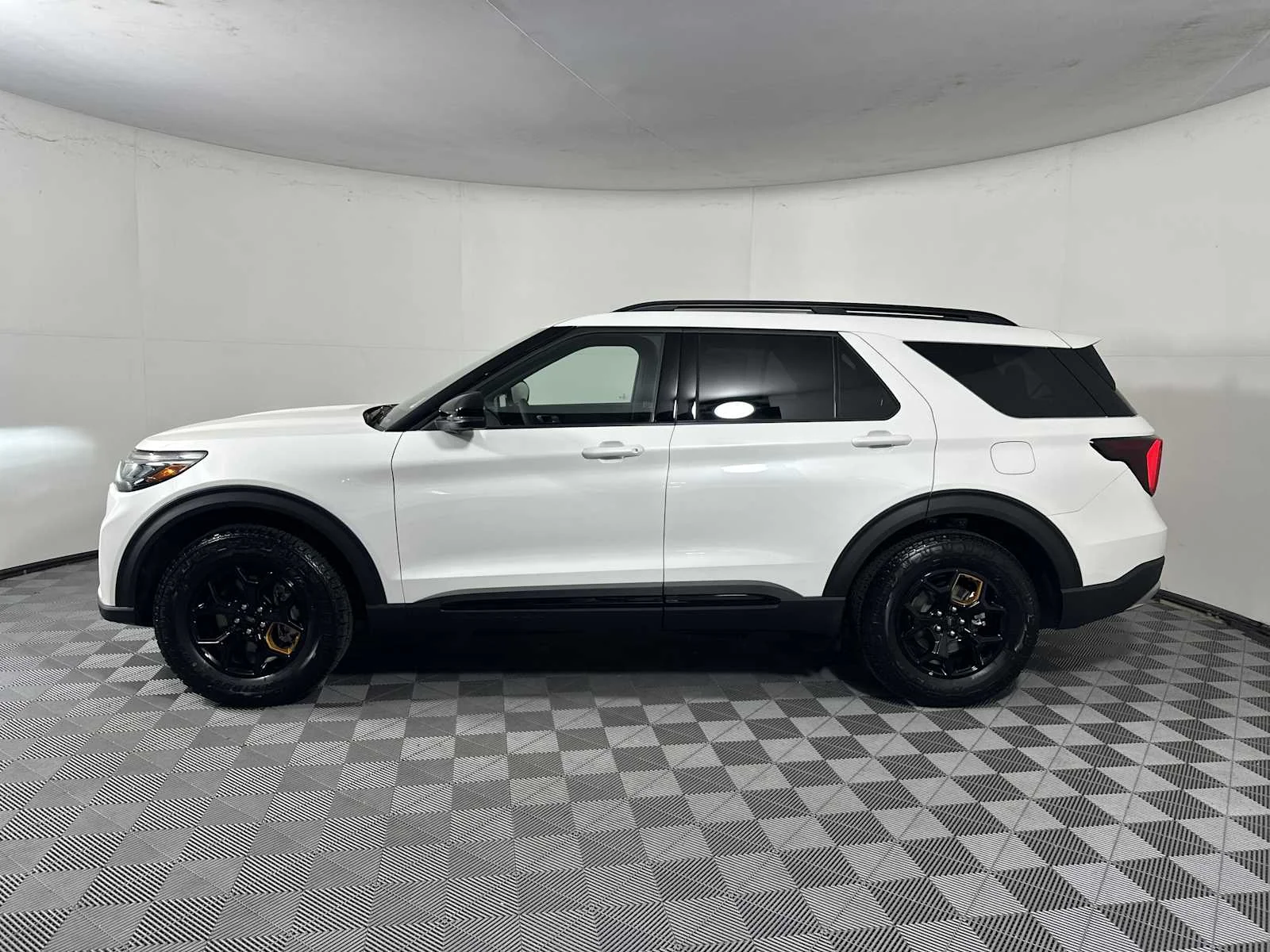 New 2026 Star White Metallic Tri-Coat Ford Tremor image 4