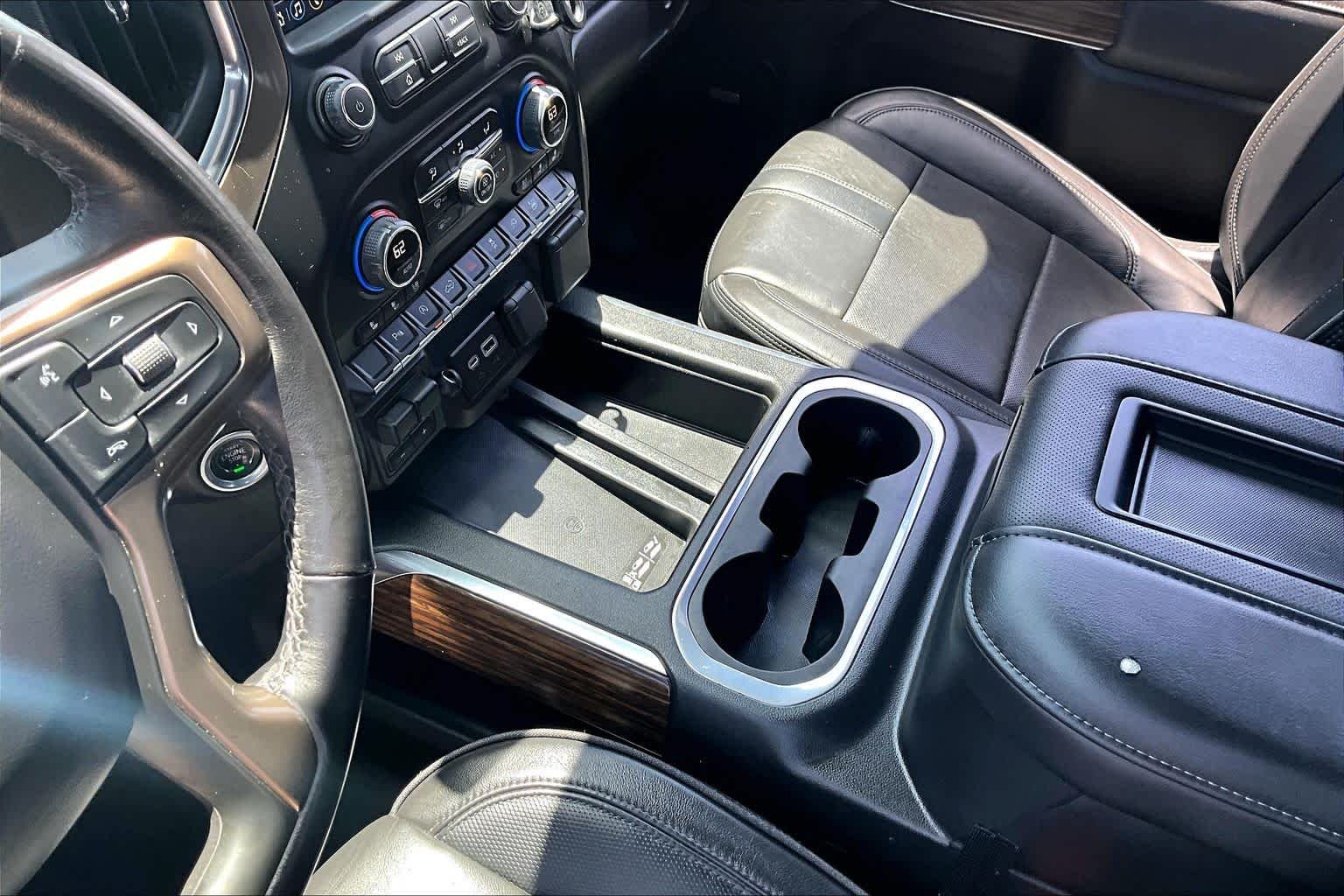 Used 2022 Iridescent Pearl Tricoat Chevrolet High Country image 17