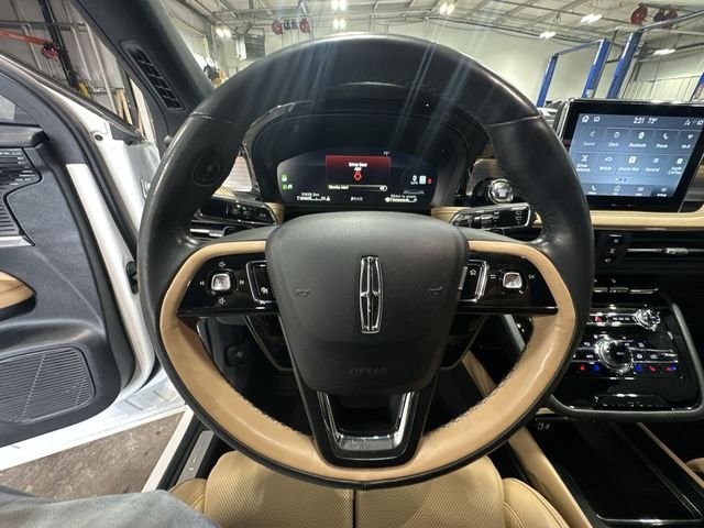 Used 2022 White Lincoln Reserve image 15