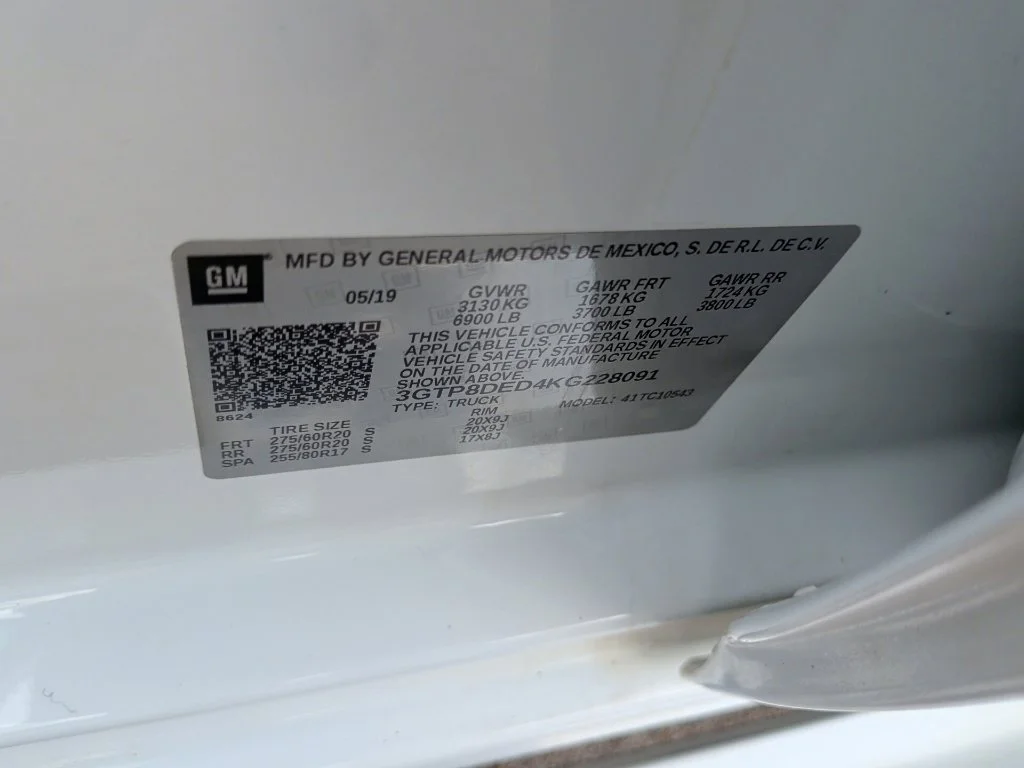 Used 2019 White GMC SLT image 53