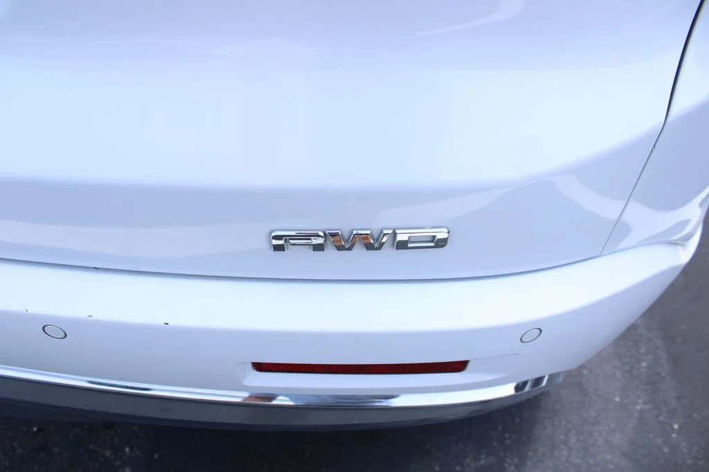 Used 2019 White Frost Tri-Coat GMC Denali image 6