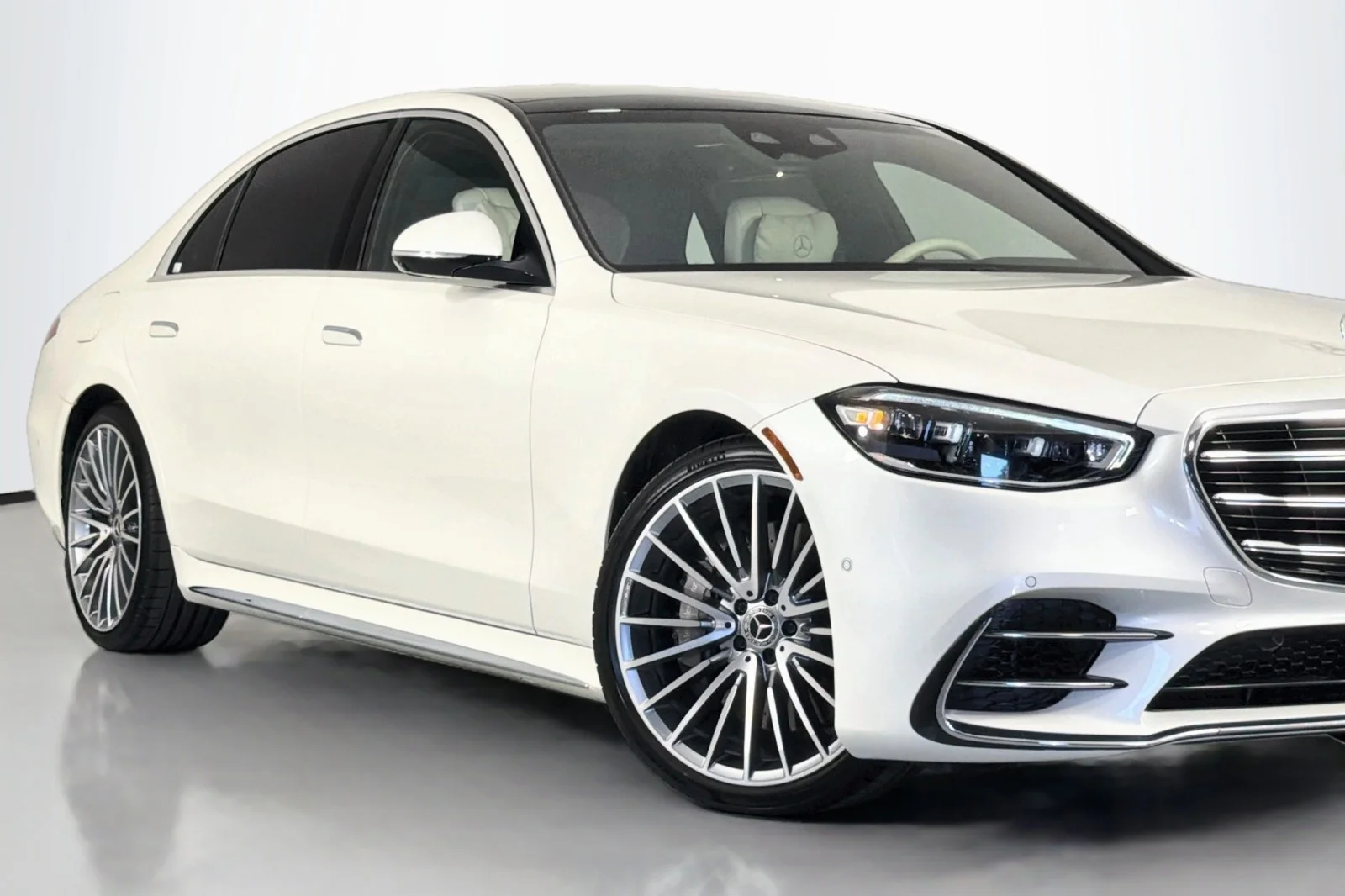 Certified Used 2023 MANUFAKTUR Diamond White Mercedes-Benz S 580 image 15