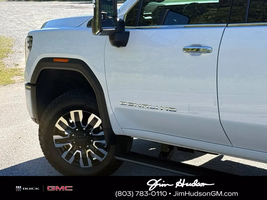 Used 2026 Glacier White Tricoat GMC Denali Ultimate image 10