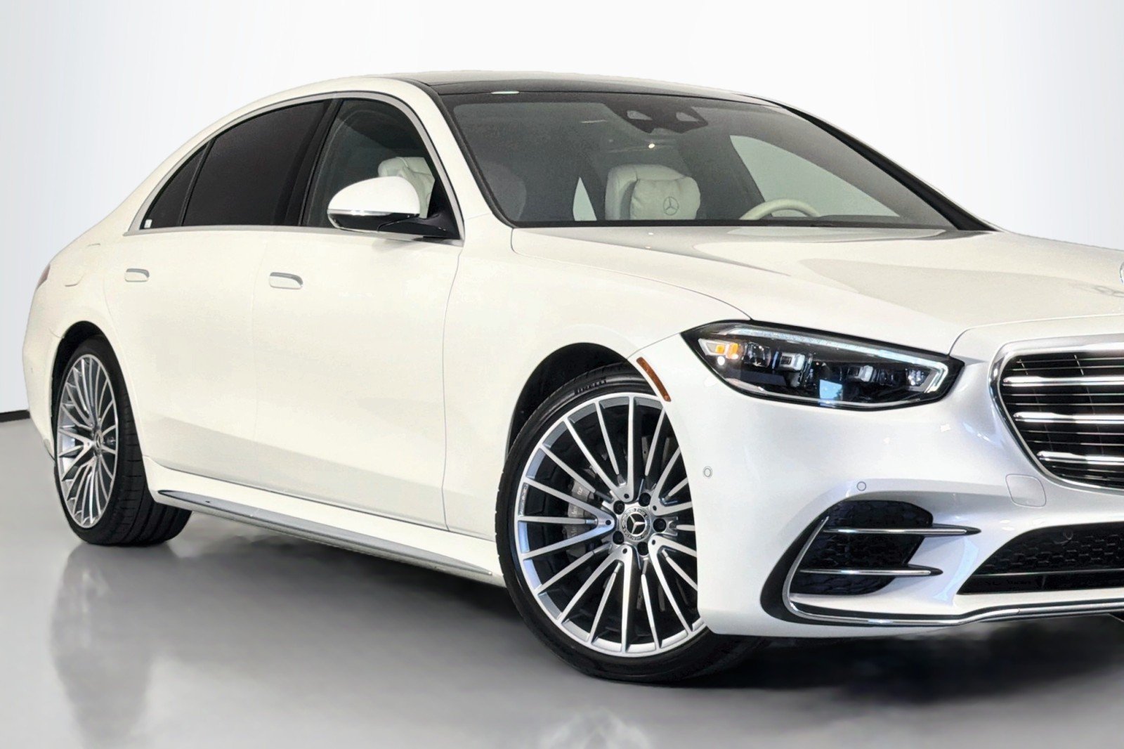 Certified Used 2023 MANUFAKTUR Diamond White Mercedes-Benz S 580 image 14