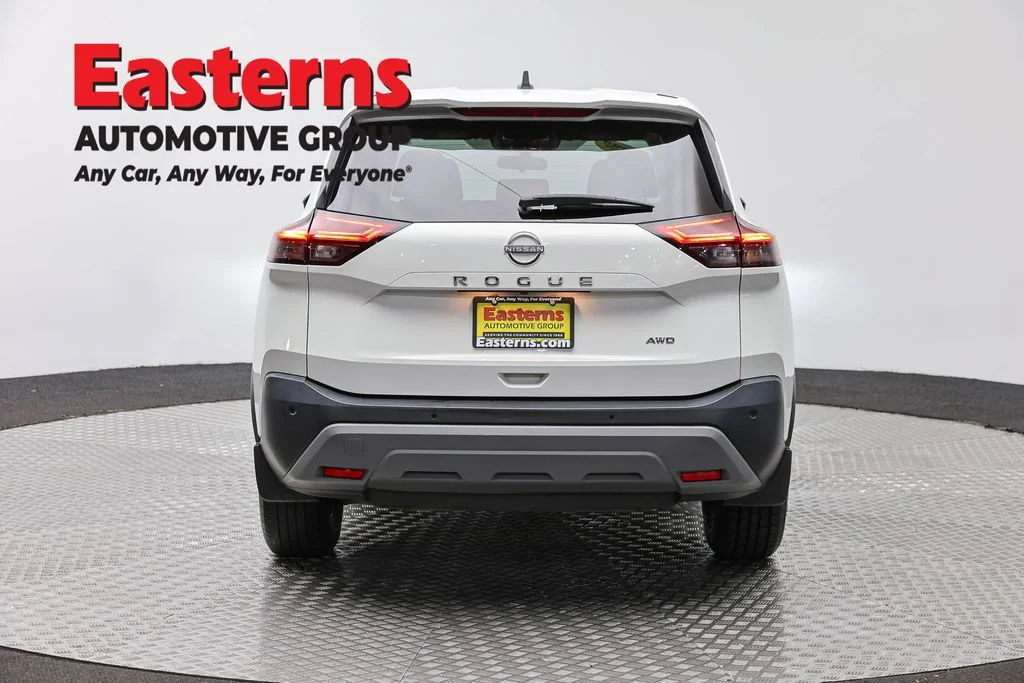 Used 2023 White Nissan S image 6