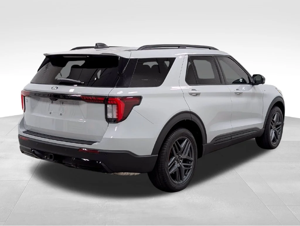 New 2027 Avalanche Gray Ford ST-Line image 19
