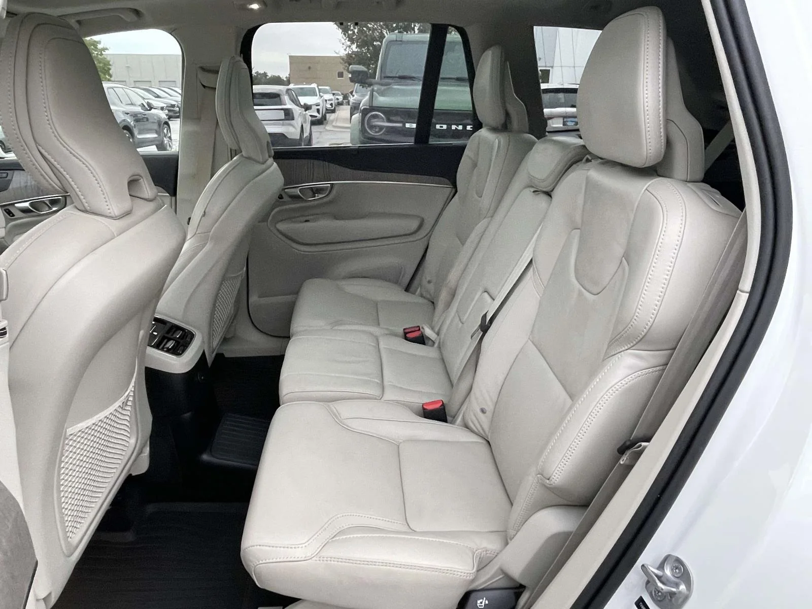 Used 2024 Crystal White Metallic Volvo Ultimate Bright Theme image 3