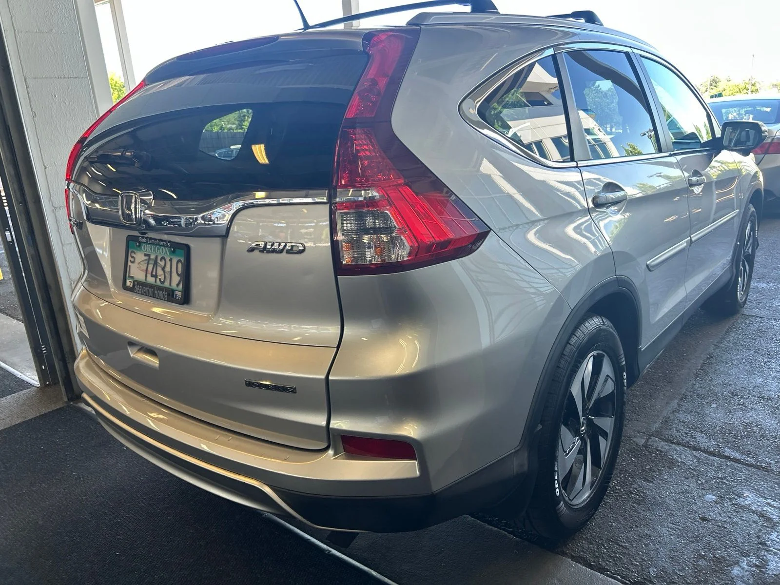Used 2015 Alabaster Silver Metallic Honda Touring image 4