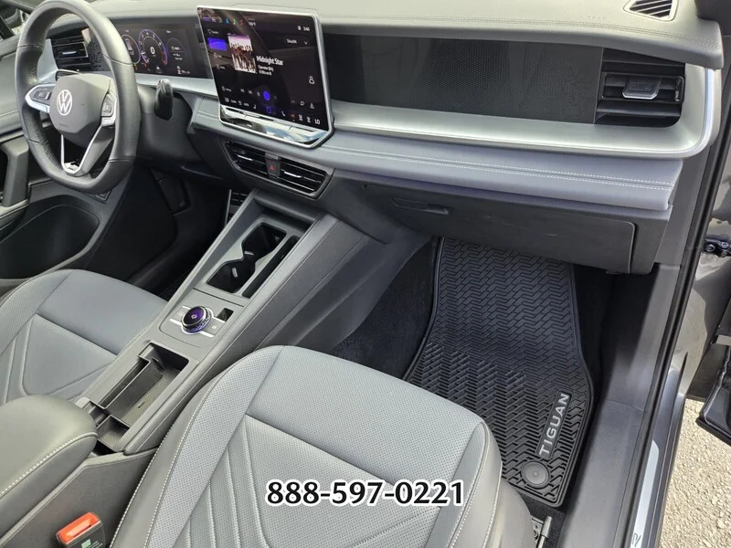 Used 2025 Platinum Gray Metallic Volkswagen 2.0T SE R-LINE BLACK image 20