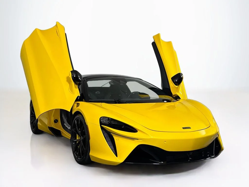 Used 2025 Volcano Yellow McLaren Performance image 18