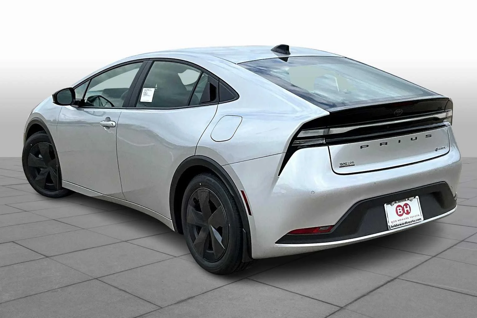 2026 Toyota Prius Plug-in Hybrid SE - Photo 12