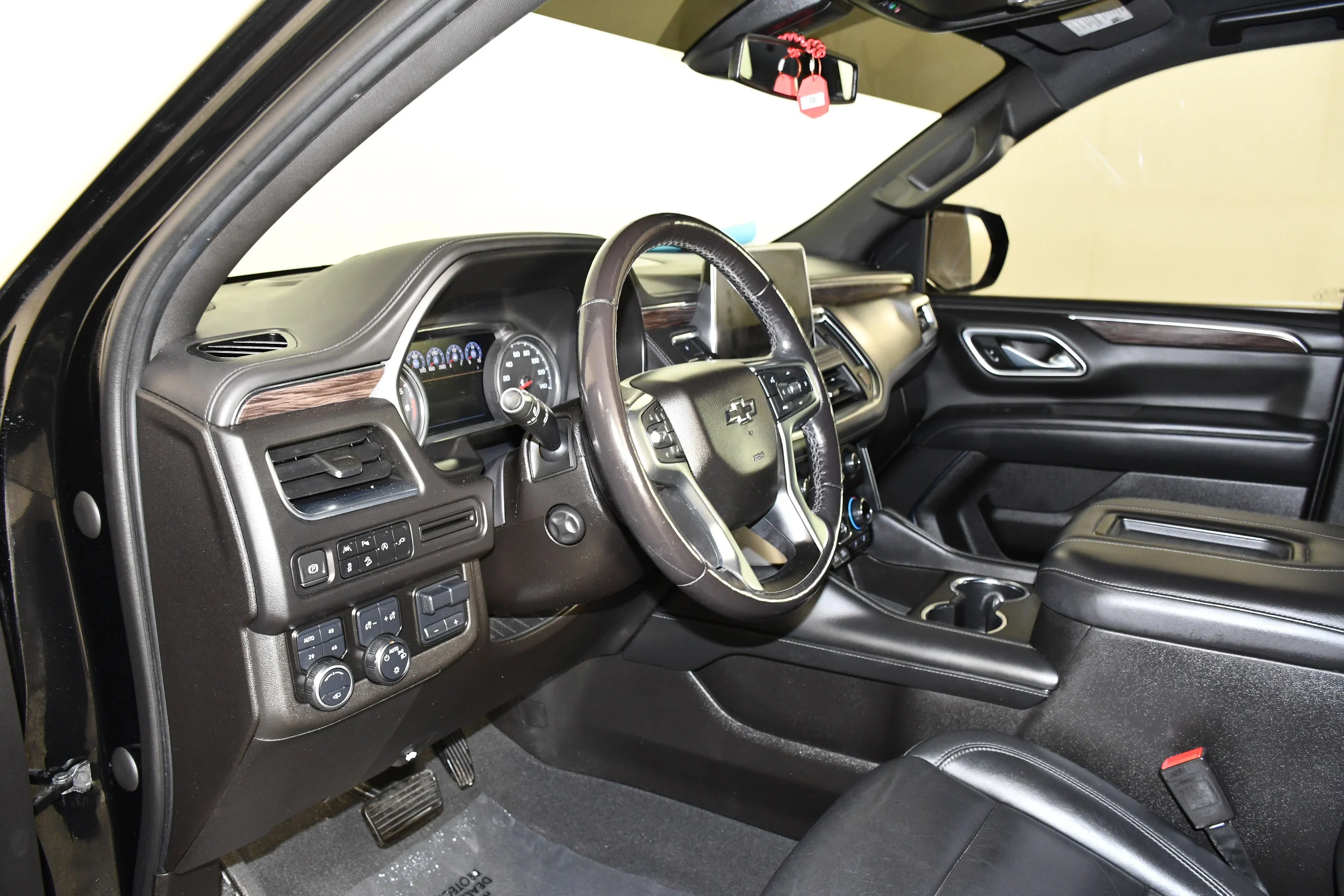 Used 2021 Black Chevrolet Z71 image 41