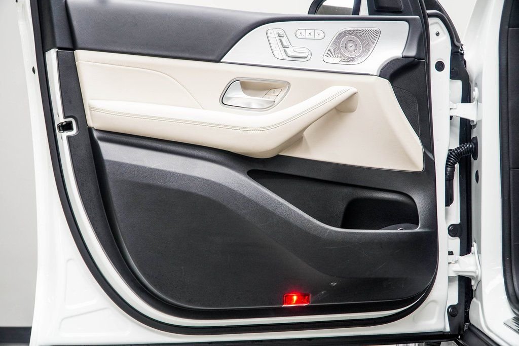 Used 2025 White Mercedes-Benz GLS 450 image 37