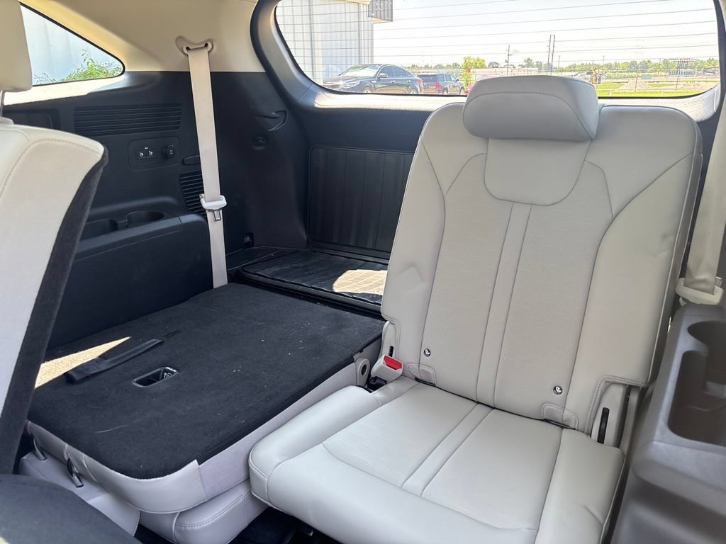 Used 2025 Black Kia S image 11