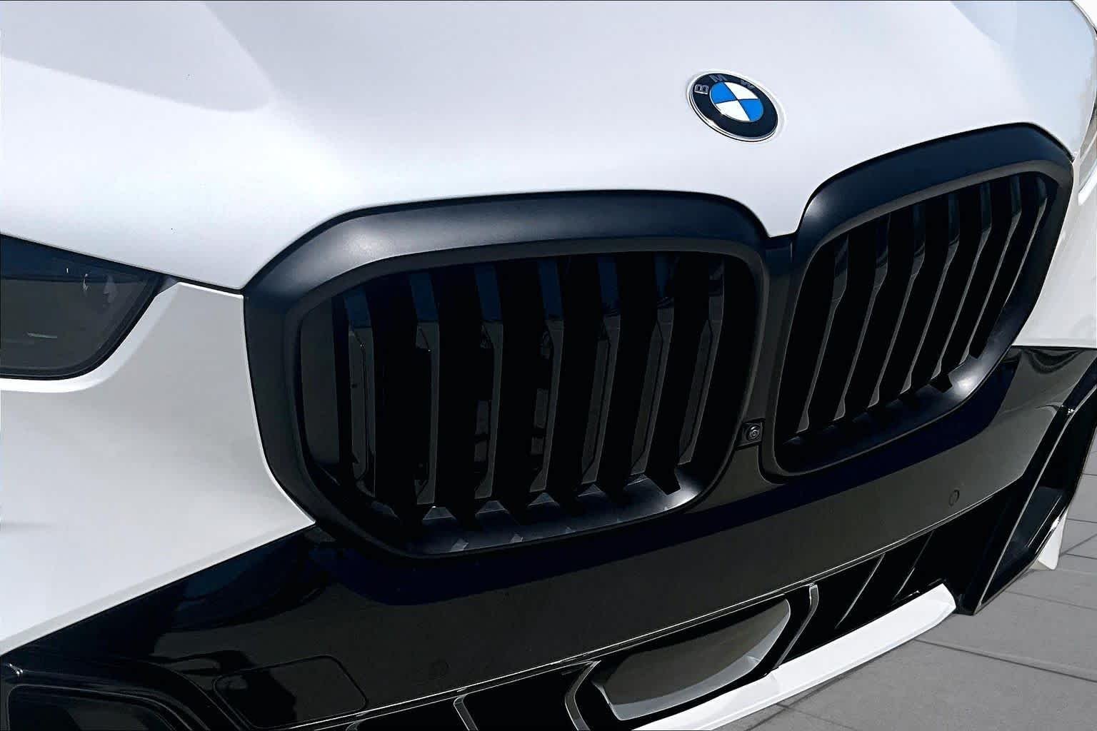 Used 2024 Mineral White Metallic BMW xDrive40i image 28