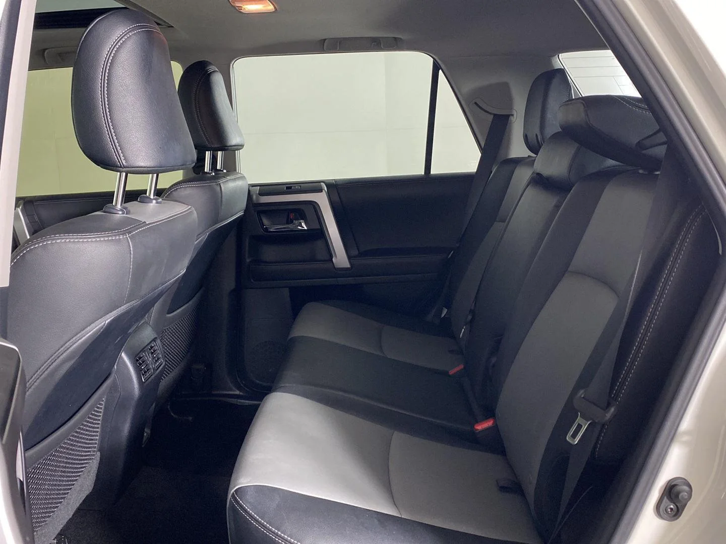 Used 2022 Super White Toyota SR5 Premium image 17