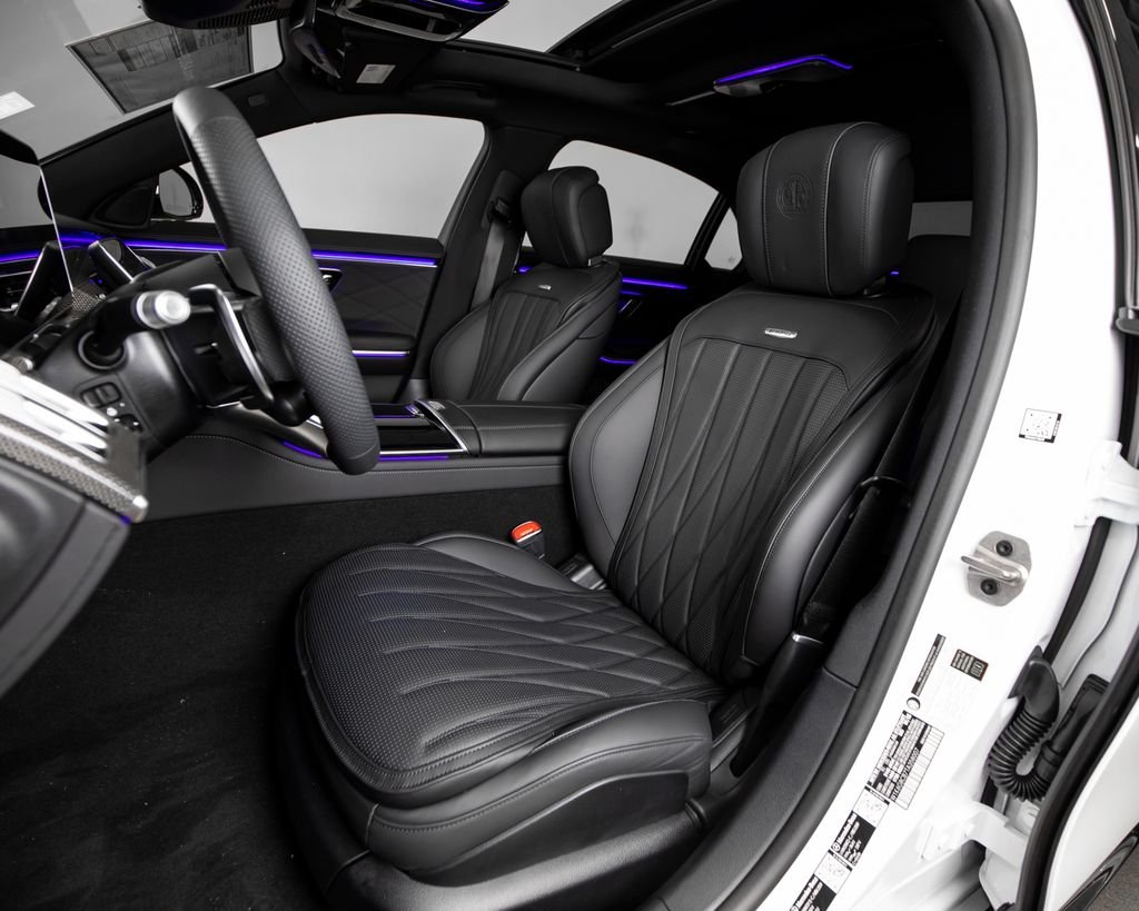New 2026 MANUFAKTUR Moonlight White Metallic Mercedes-Benz S 63 E AMG® image 5