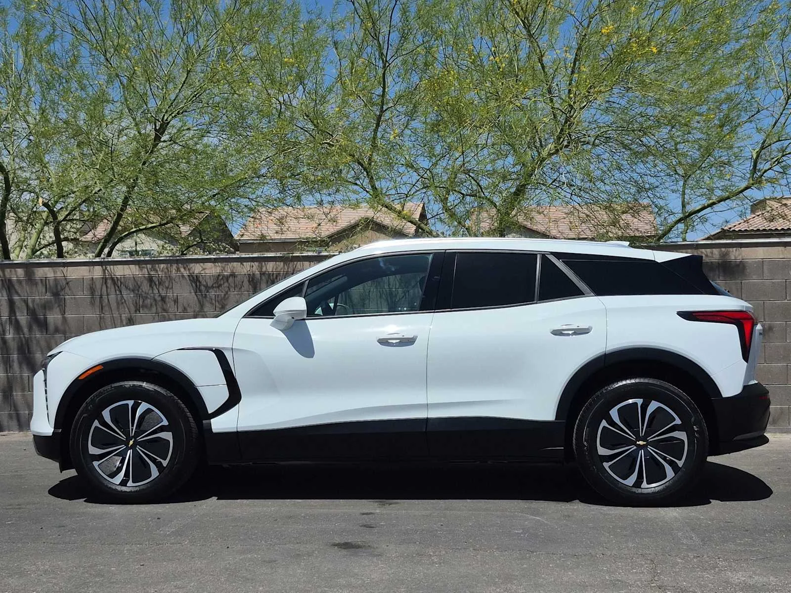 Used 2024 Summit White Chevrolet eAWD LT image 6