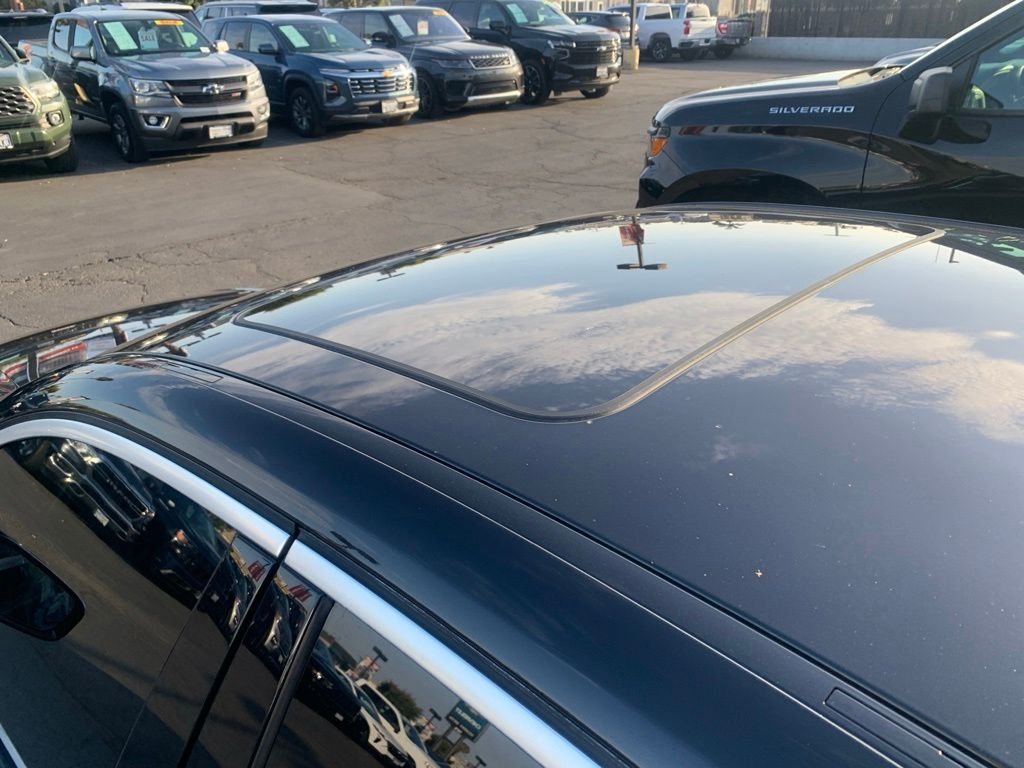 Used 2020 Black BMW 330i image 9